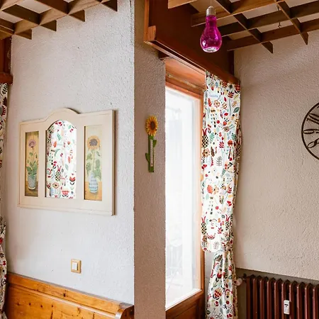House - 4beds - Parking - Garden Apartment