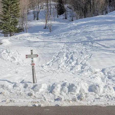 شقة House - 4beds - Parking - Garden *