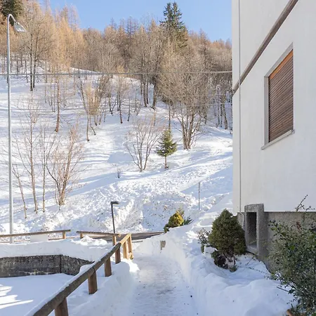 House - 4beds - Parking - Garden شقة