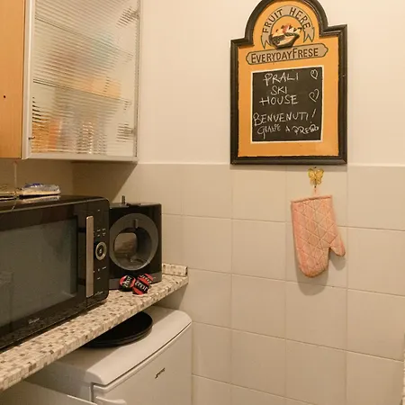 House - 4beds - Parking - Garden شقة