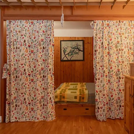 شقة House - 4beds - Parking - Garden *