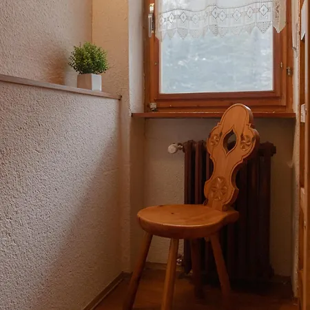 House - 4beds - Parking - Garden شقة